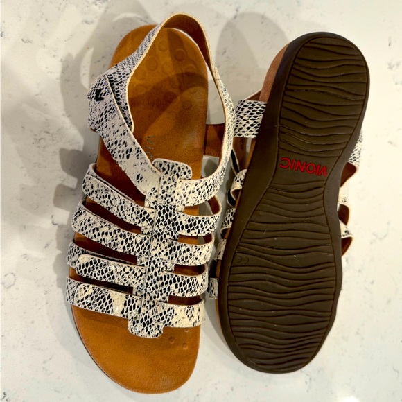 Vionic Harissa snakeskin gladiator sandals, size 9 - Picture 3 of 4